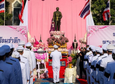 เข้าร่วมพิธีวางพวงมาลาเพื่อน้อมรำลึกเนื่องในวันคล้ายวันสวรรคตพระบาทสมเด็จพระจุลจอมเกล้าเจ้าอยู่หัว 23 ตุลาคม 2569 ... พารามิเตอร์รูปภาพ 12